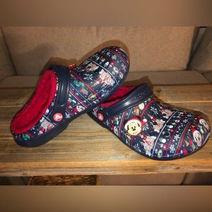 EUC Disney Christmas Holiday 2020 Mickey Dual Comfort Crocs Size W8/M6 Lined